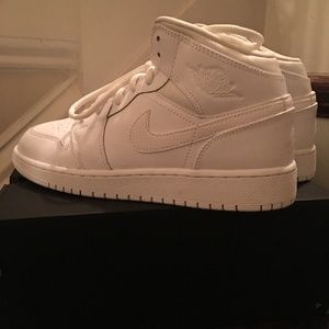 Boys NIKE Air Jordan Sneakers!